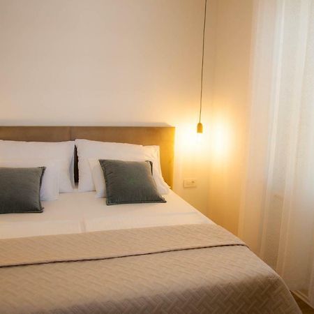 Soukki Town Centre Suites 1 Split Exteriör bild