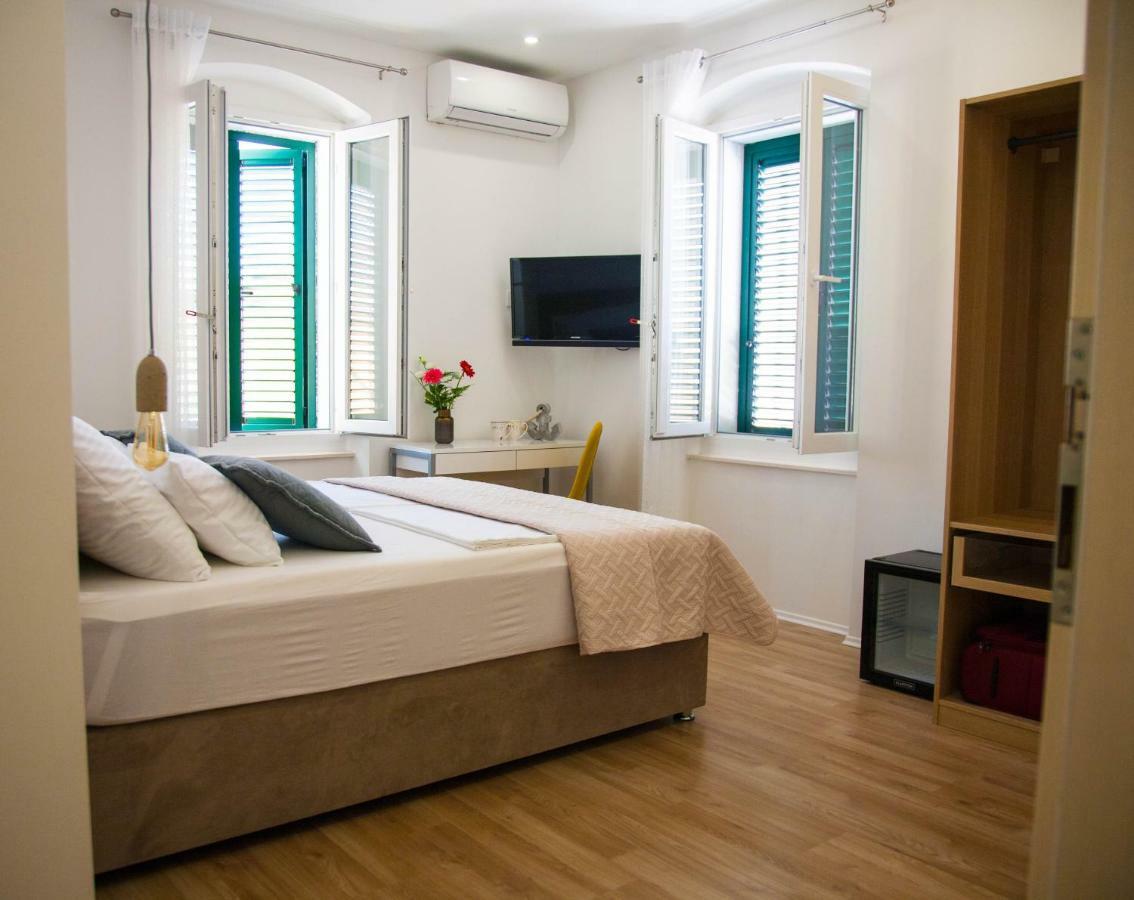 Soukki Town Centre Suites 1 Split Exteriör bild