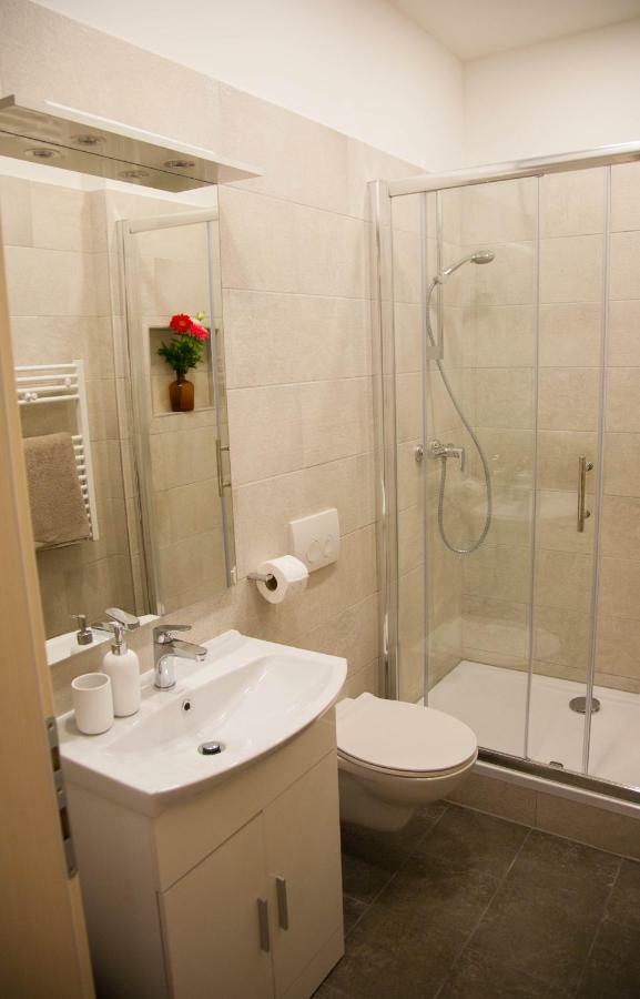 Soukki Town Centre Suites 1 Split Exteriör bild