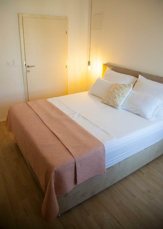 Soukki Town Centre Suites 1 Split Exteriör bild