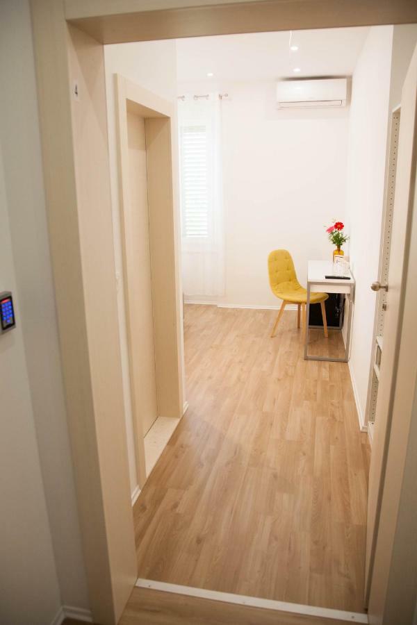 Soukki Town Centre Suites 1 Split Exteriör bild