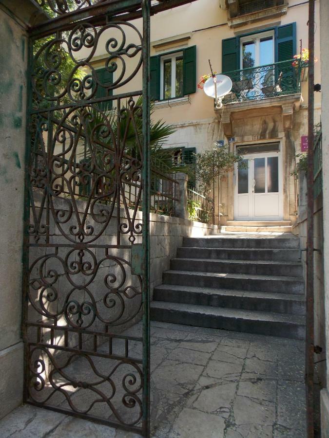 Soukki Town Centre Suites 1 Split Exteriör bild