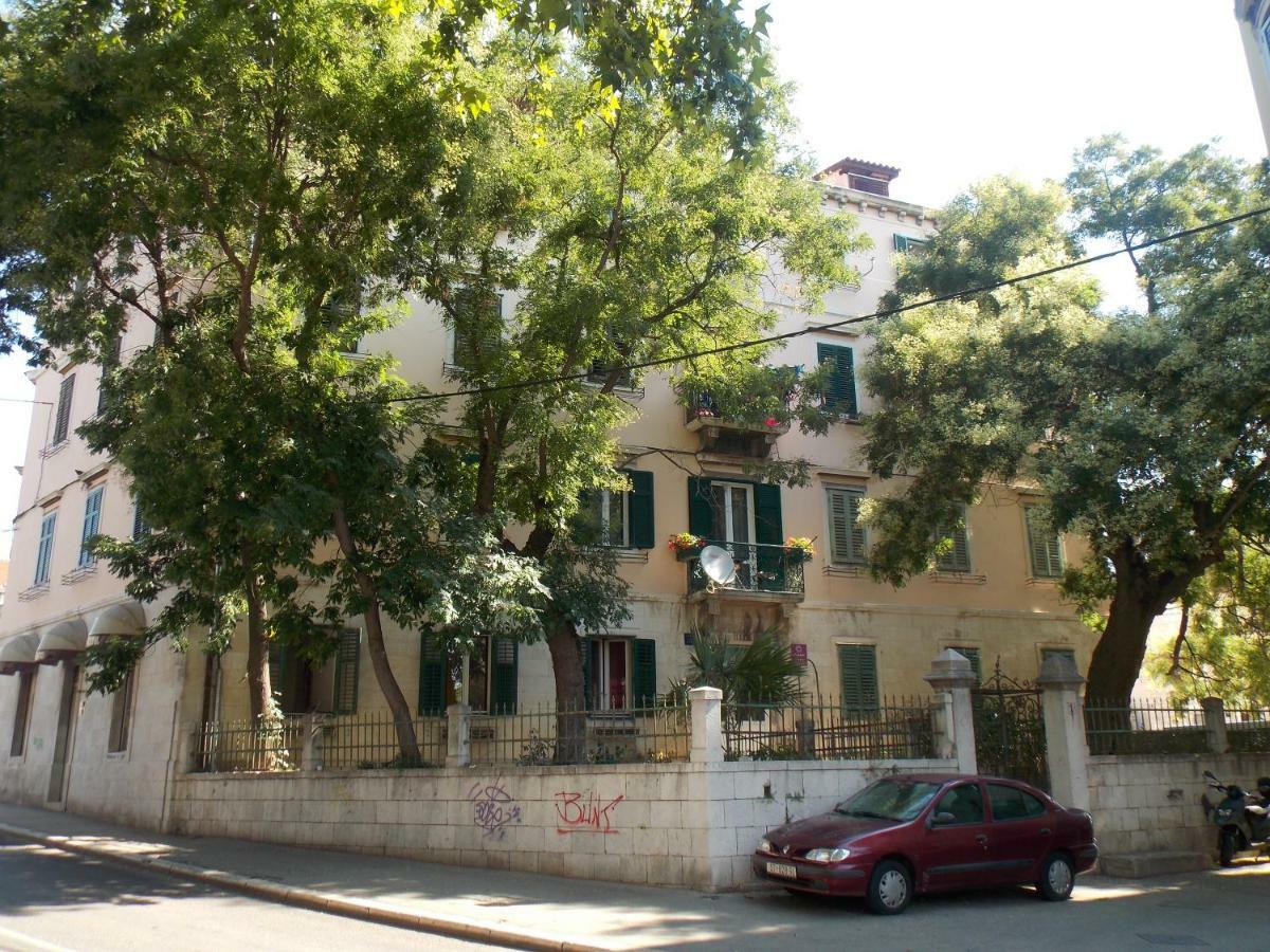 Soukki Town Centre Suites 1 Split Exteriör bild